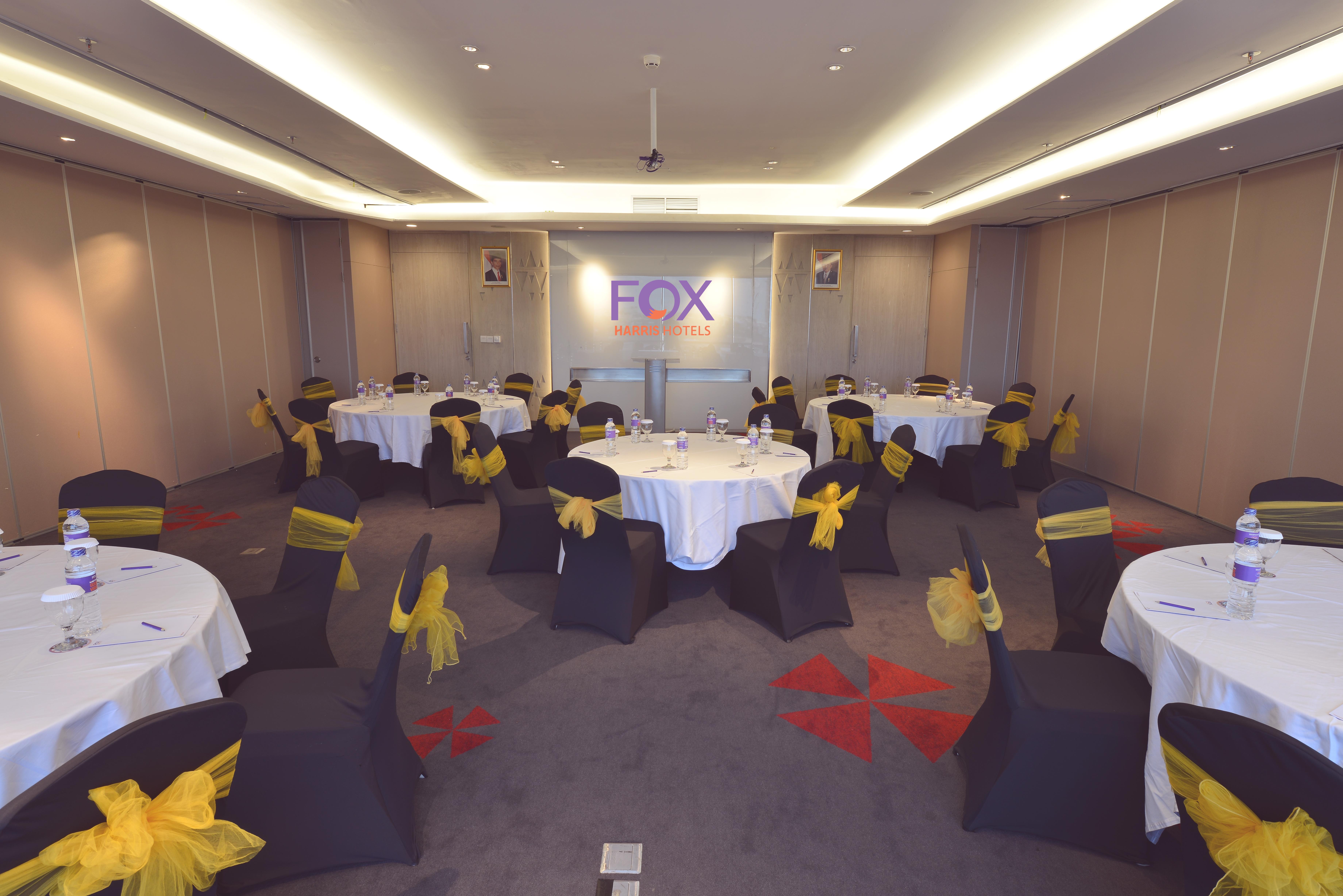 Fox Hotel Pakanbaru Exteriör bild